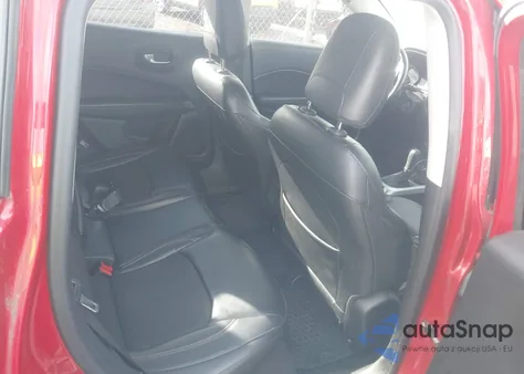 2018 Jeep Compass Latitude 4X4 z USA, uszkodzony, nr VIN 3C4NJDBB6JT112914